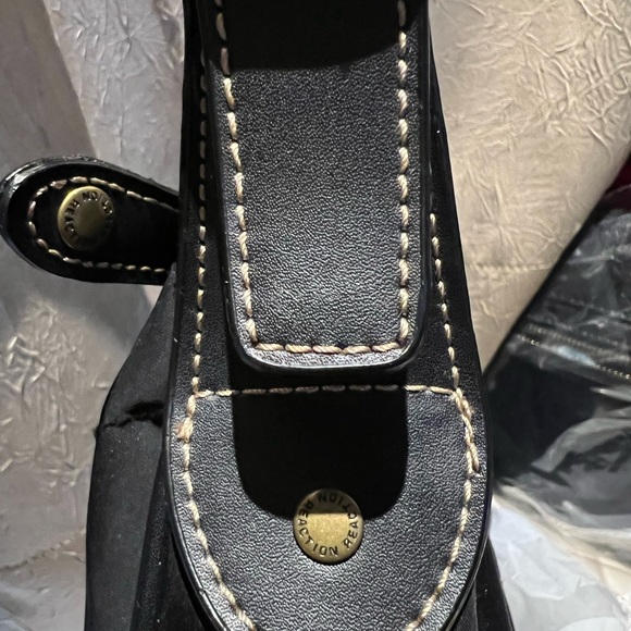 Kenneth Cole Reaction Black Adjustable Shoulder Strap Leather Handbag - Picture 5 of 6